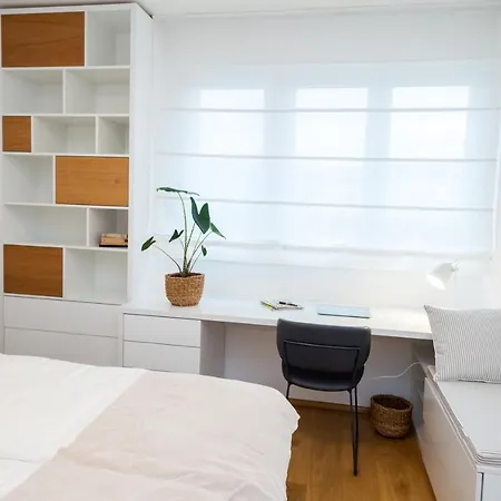 Luxury Ivari דירה *