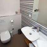 Luxury Ivari Apartament *