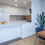 Luxury Ivari Apartament *